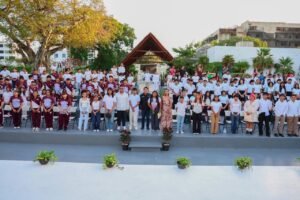 Eduardo Asencio toma protesta a 150 Impulsores de la Transformación del DIF Playa del Carmen