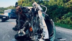 Choque frontal en Felipe Carrillo Puerto deja una persona muerta y otra lesionada