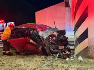 Muere mujer prensada tras chocar contra una columna del Tren Maya en Playa del Carmen